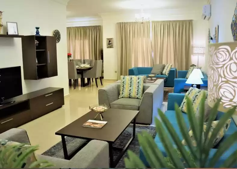 Residencial Listo Propiedad 5 + habitaciones de servicio S / F Villa en Compound  alquiler en al-sad , Doha #8795 - 1  image 